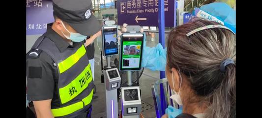 深圳北站啟用智能防疫新設(shè)備 人臉識別測溫與粵康碼核驗一體機(jī)